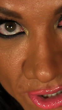 Bodybuilder Amber Pumps up Her Big Clit