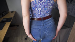 Teasecombo 4K: Blue Jeans - provocação de bunda em calcinha completa