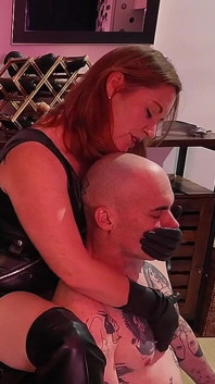 Sensual Leather Handsmothering with Inanna Justice
