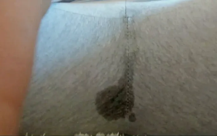 Nicoletta Embassi: Hot and sexy wet farts