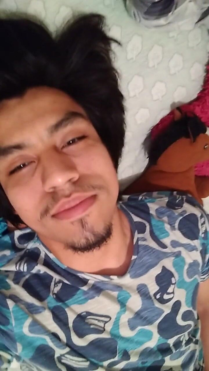 AlexAlejandro13: Hete jongen in bed