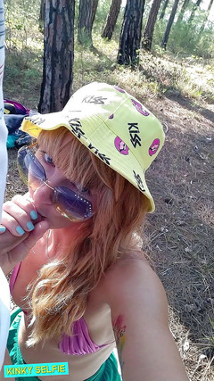 Sasha Bikeyeva: Perverzní selfie - rychlé šukání v lese. Kouření, lízání zadku, zezadu, sperma...