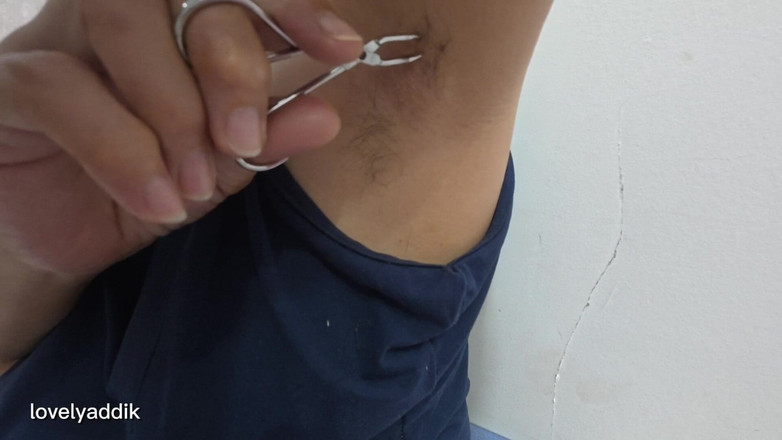 Lovelyaddik: 내 겨드랑이에 내 머리를 제거