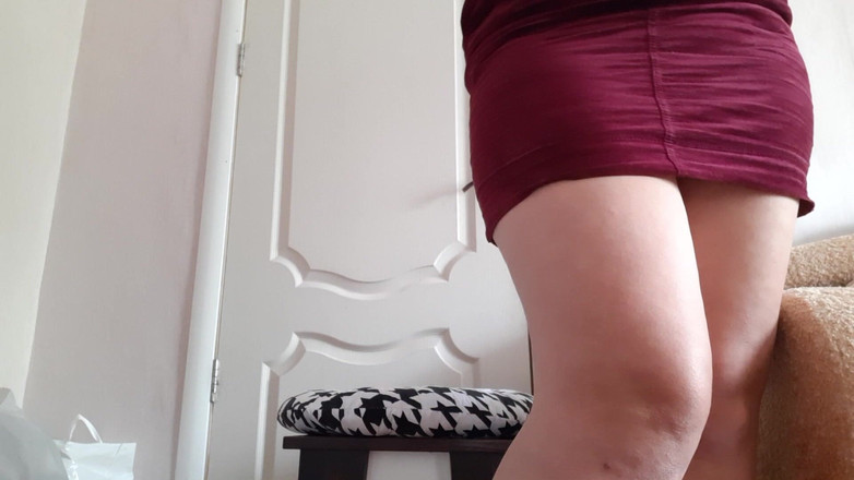 Lesbian-illusion: Riskantní ženská masturbace s rodiči ve vedlejší místnosti