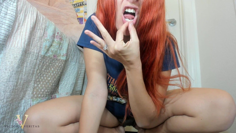 Victoria Lotus: Giantess and Devours Villagers!