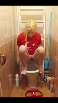 I Decided to Make a Video for You of Me Peeing in a Squat Before I Go to Bed. Sweet Dreams, My Sweetie!