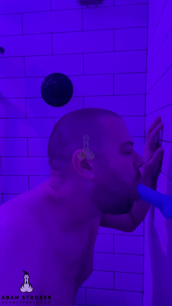 Adam Stroker: Nachtelijke douche, vuile verlangens