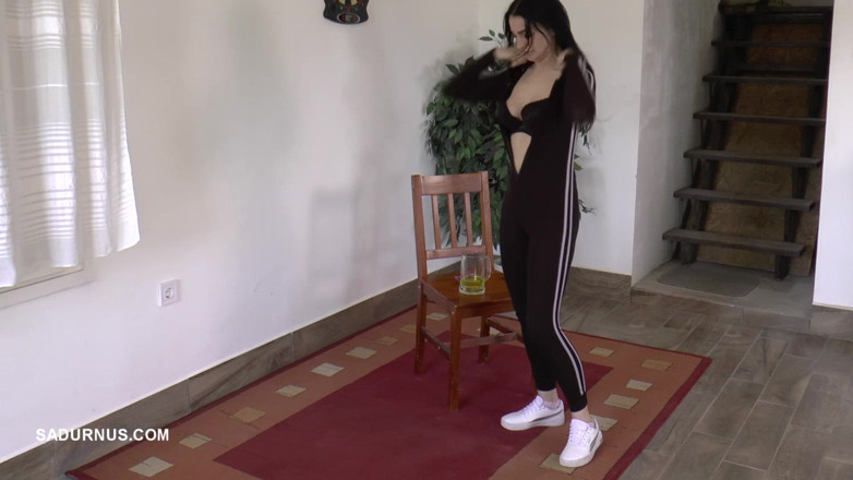 Sadurnus: Paní Dyanna pije