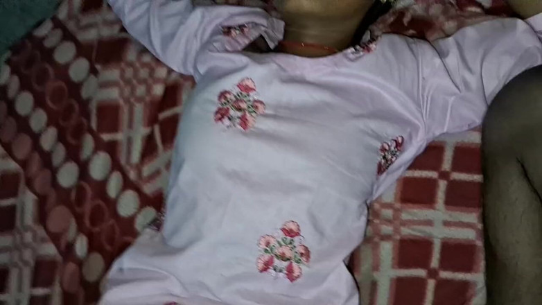 Rakesh: Indiana Hauswaif Rani Bhabhi Ki Chudayi Marido Ne Room Me...