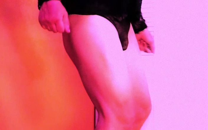 kandiKane: 观看性感的坎迪·凯恩摇晃她的乳房！