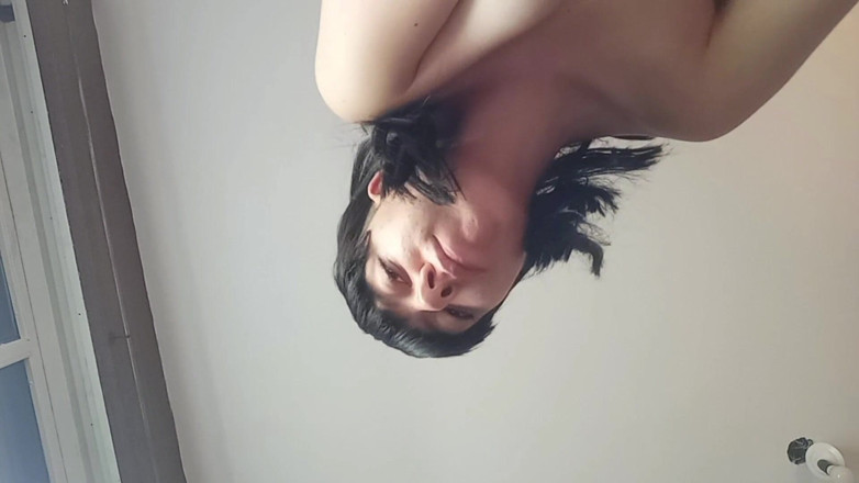 ViviBush: Hairy teen giantess finds you in her popcorn