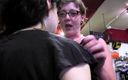 Lesbian Illusion: Tante seksi lesbian menggoda gadis semok di toko