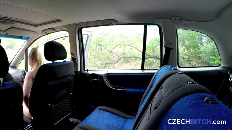 Czech Bitch: Si jalang Czech 55: Si blonde muda mahukannya dengan keras