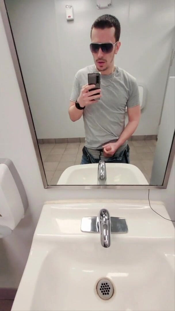 Ballbuster boi: 若き自己ボールバスターがウォルマートのトイレでナッツを壊す