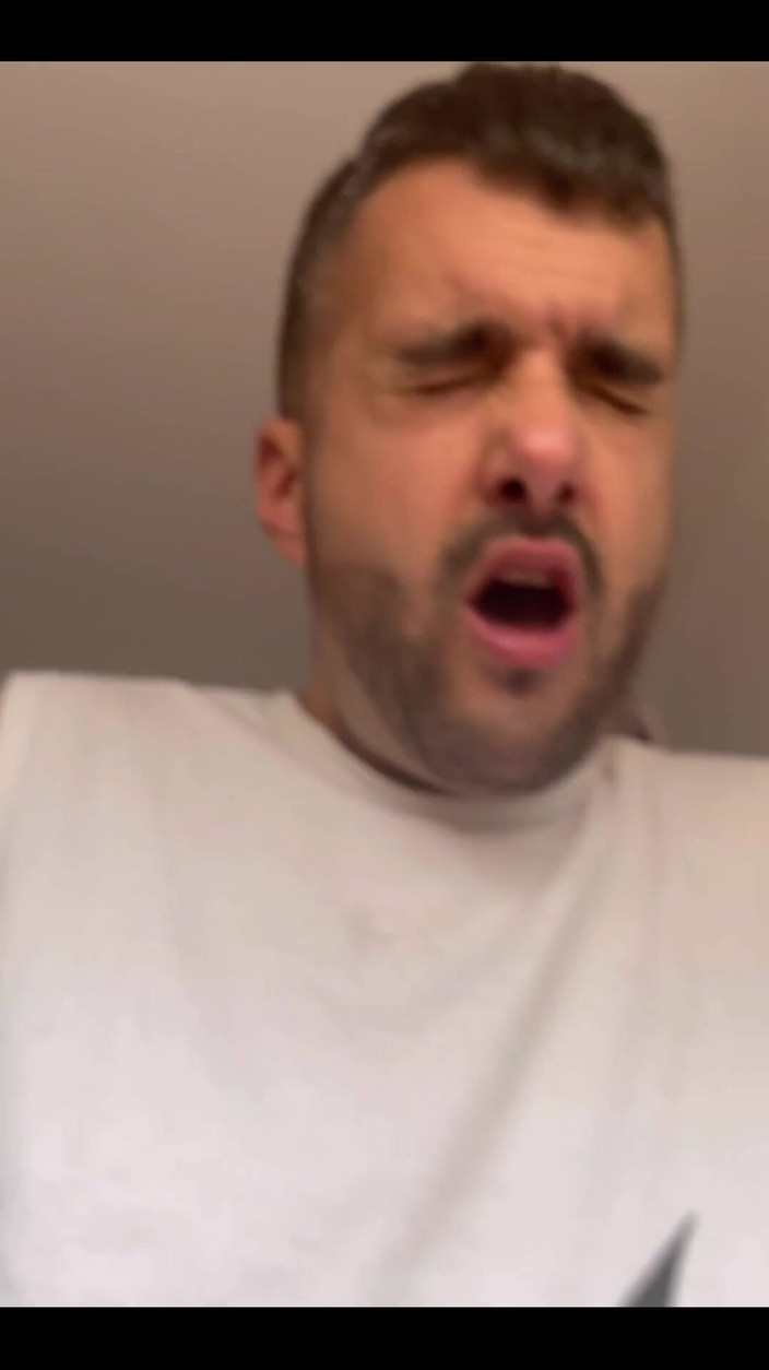 Gianni Gio: Che gola grande e molto profonda