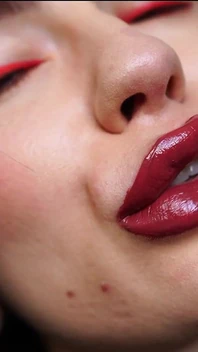 Nụ hôn nhẹ nhàng của phiến quân