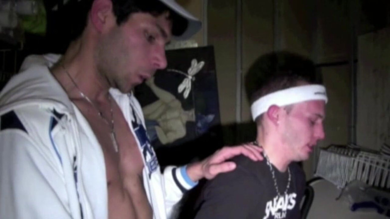 Sneaker Sex Kinky: Supunerea furioasă a lui Greg și Matt