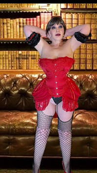 奶奶护士carmen：假阳具，传教士和狗式混蛋