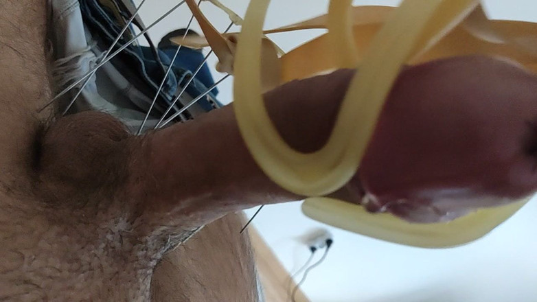 Mutsakin: Сперма з мухою на моєму члені