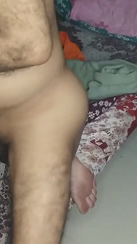 Cewek dewasa dengan memek berbulu di-doggy sampai matanya menganga lebar