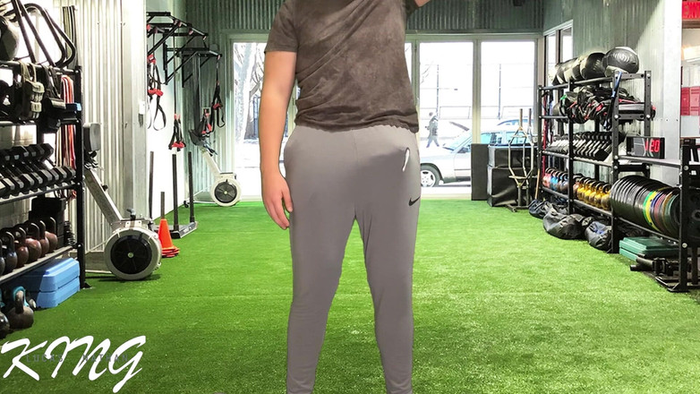 Lucas Nathan King: Mostrando la polla en público y corrida en los pantalones...