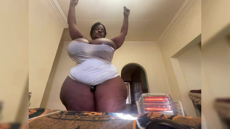 Legendary Booty Overdose: Gigante peituda ssbbw ébano esguicha masturbação