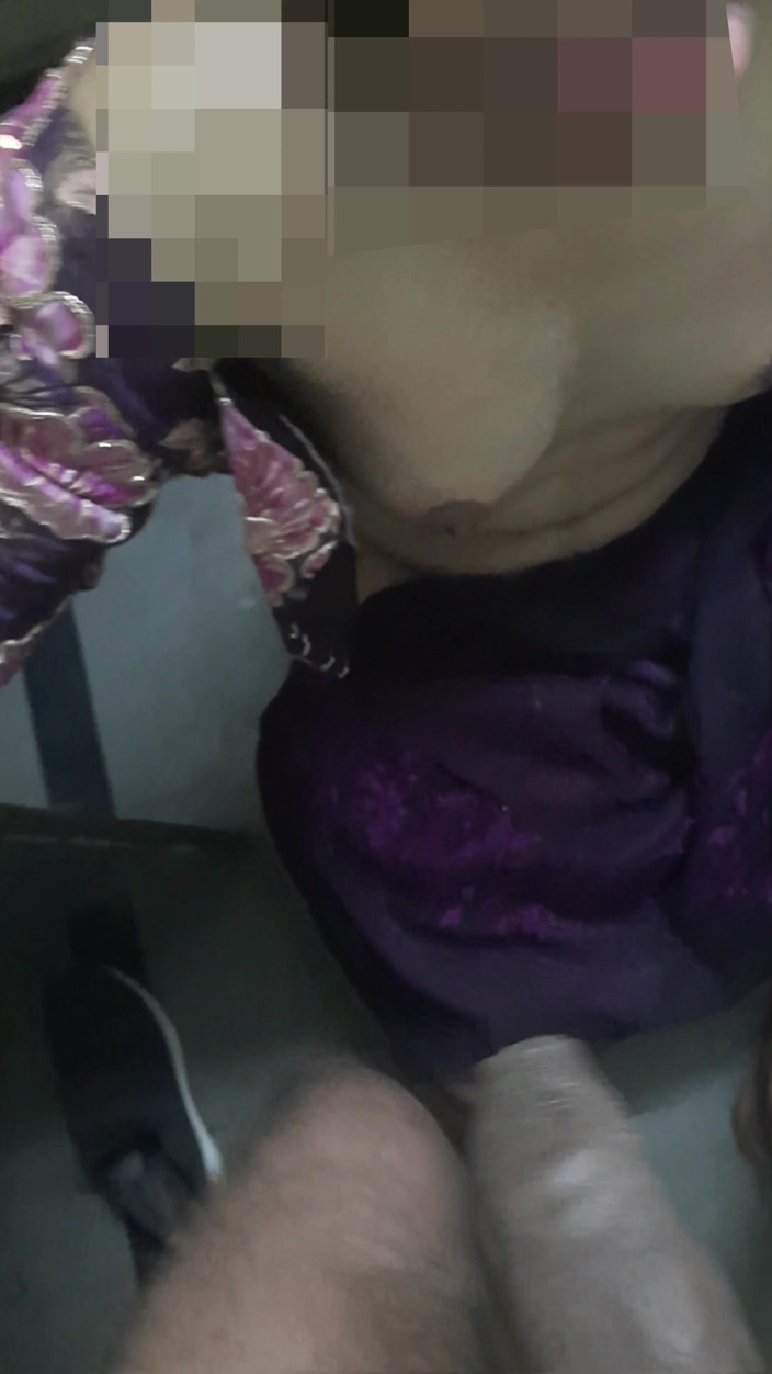 Mahalaxmi0330: Hintli güzel kız sari içinde sikişiyor domaltarak sikiliyor ve sakso çekiyor...