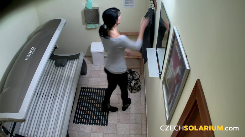 Czech Solarium: Czech solarium 120: brunette babe plays with her pussy for the...
