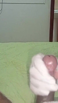 Bà mát xa giàu có với găng tay
