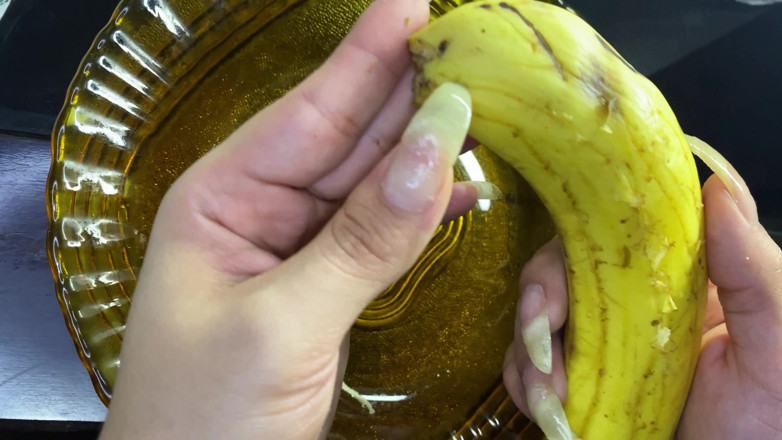 Goddess Li: Длинные натуральные ногти и банан