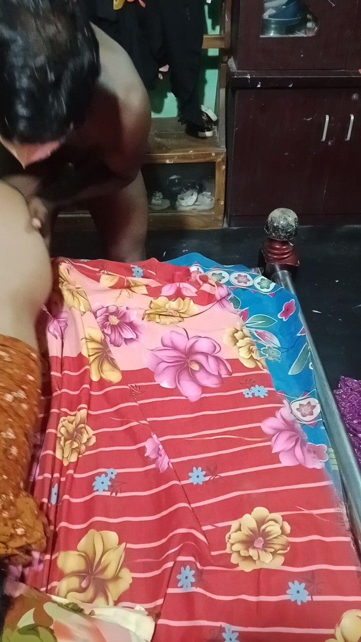 Mombd: देसी हॉट आंटी तंग चूत xxx, देसी गांव की आंटी की तंग चूत सेक्स वीडियो, पहली बार गांड चुदाई की कोशिश बांग्लादेसी आंटी