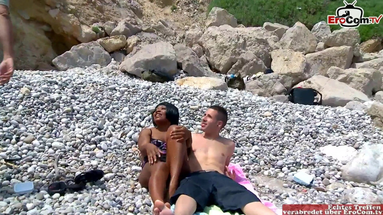 EroCom: Ebony milf fucks with a stranger guy at the beach