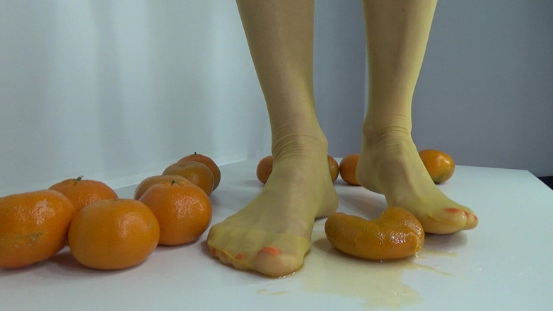 AnnaBUST: Топчу Мандарины В Нейлоновых Чулках