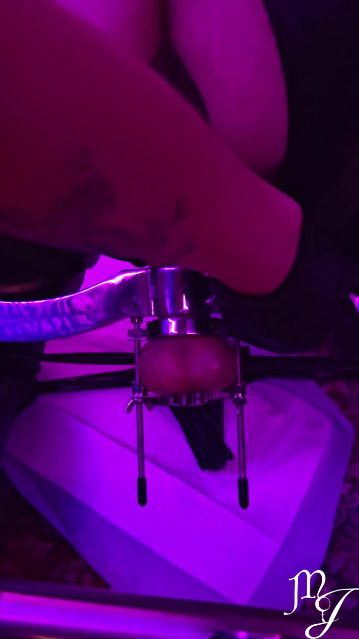 DeesseJulia: Mi perra esclava anal de látex con un humillón! Dominatrix...