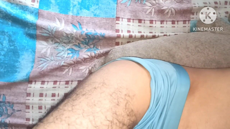 Desi__Panda: Первое прикосновение моего сводного брата в нижнем белье в полночь