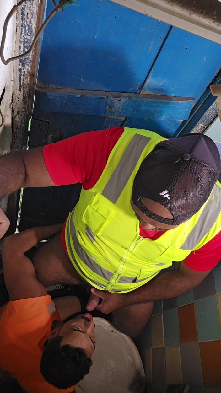 TheBlacKHunterr: Koupelna stavby se změnila v děvku