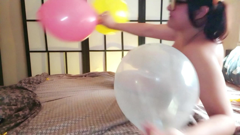 melu_world: La ragazza carina con le trecce spompina e palloncini pop -...
