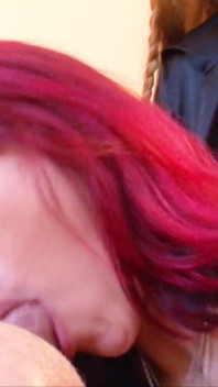 Rothaarige russische hure, MILF fickt paar männer mit riesigem schwanz