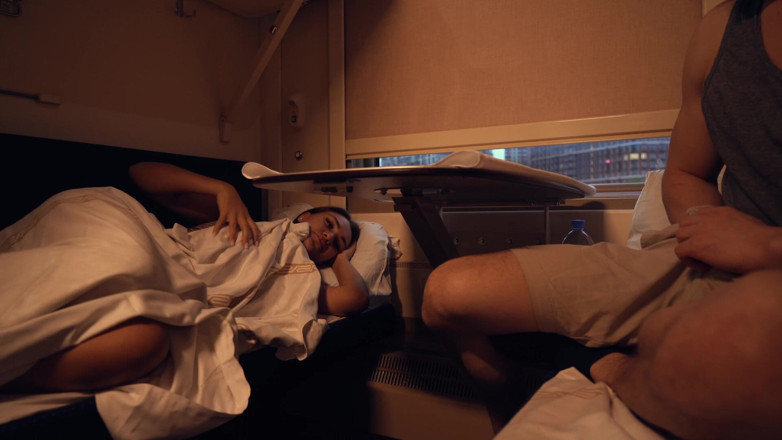 Murkovski: Masturbandosi sul culo sul treno, fortunato che si è eccitata e...