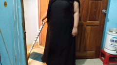 Aria Mia: Saúdská sexy tetička zametá dům, když soused chlapec viděl její...