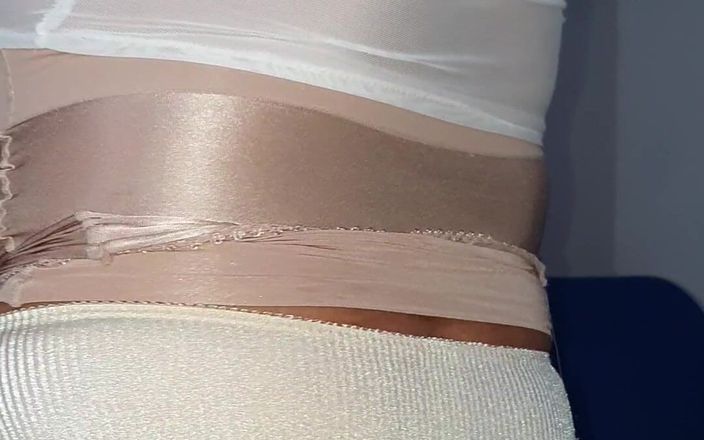 Sexy shinny clothes: Sıvı saten etek ve naylon külot