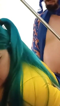 Miku si cewek brasil yang lagi terjebak di tangga dan kaito nyuruh dia ngocok kontolnya
