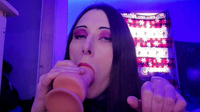Ivyrose499: Closeup Trans Dildo Ride with Mood Lighting