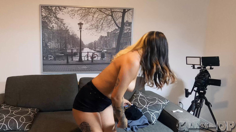 GLASSDP: Latina cadela Aleksa é despida e fodida duro no sofá de...