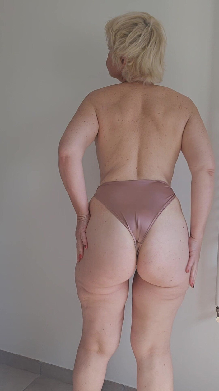 Sofy13: MILF Madura Y Zorra Esta Se Desnuda Para Ti
