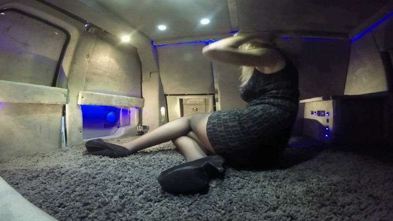 Movies by Louise: Expunere fără cusur a ciorapilor la gaura din zid - gloryhole