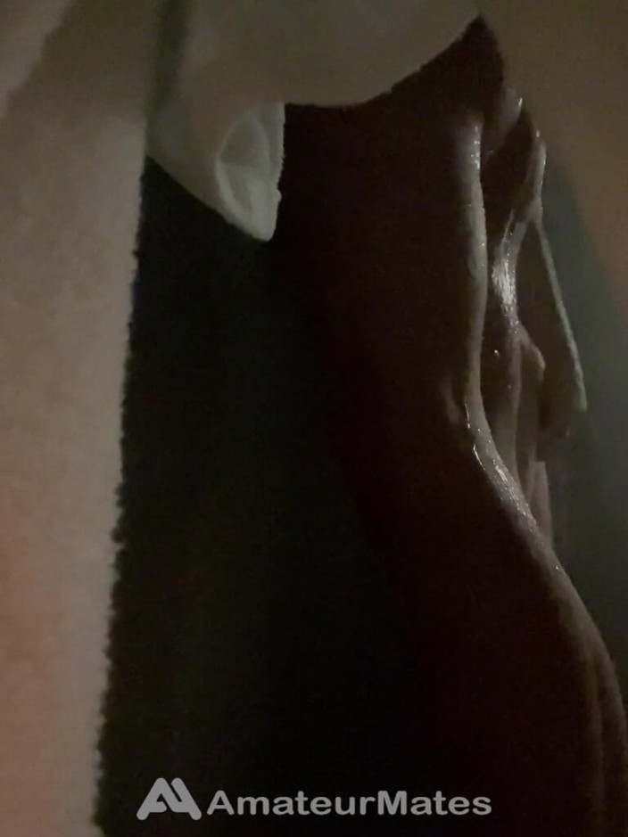 AmateurMates: Il Culo Rotondo Del Ragazzo Amatoriale Sculacciato Dall'allenatore Nella Doccia...