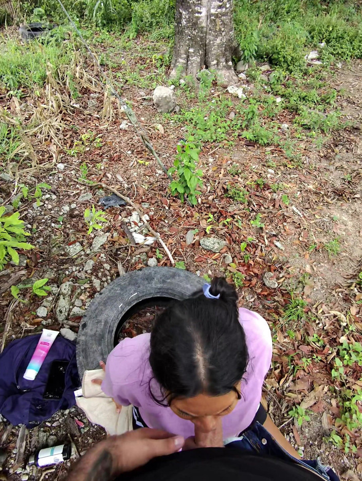 EMY_AND_JONH: Am vrut să-i sug pula și să-l pun să mă fută în...