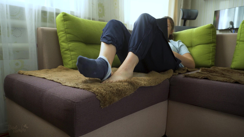 Teasecombo 4K: Sexy teen-amateurin zeigt ihre nackten sohlen fußfetisch