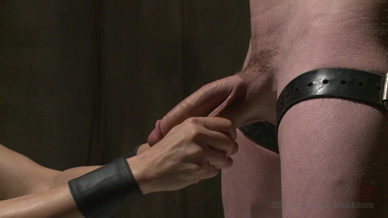 30 Minutes of Torment: Hengst mit einem 10-Zoll-fetten schwanz wird qual extrem
